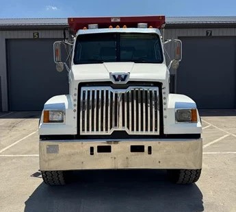 2013 WESTERN STAR 4700 - Image 2